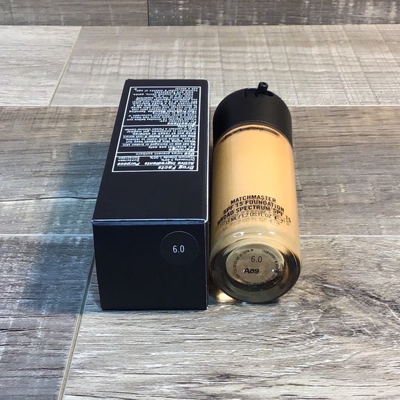 MAC - Matchmaster SPF 15 Foundation - Picture 9 of 10